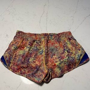 Lulu lemon tie dye hottie hot 2.5 inch shorts